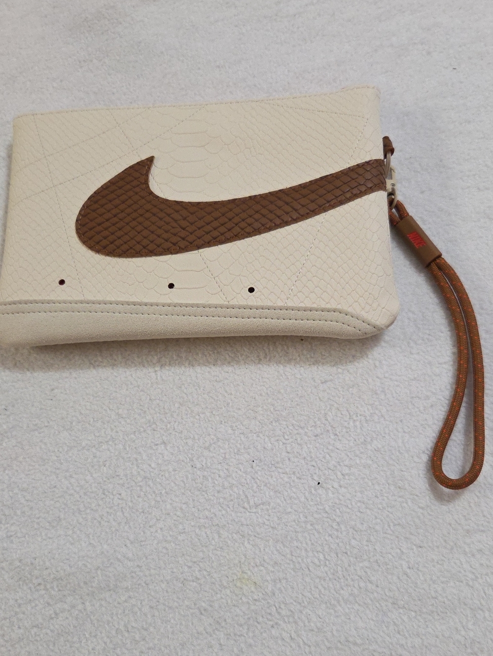NWOT NIKE ICON BLAZER LARGE WRISTLET